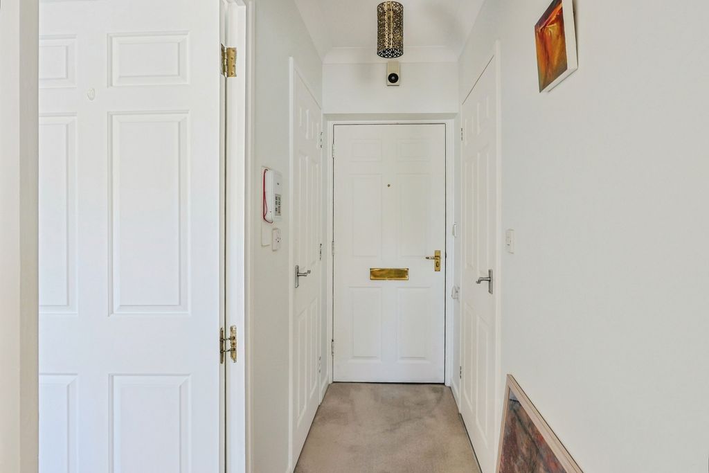 Property photo 2 of 17 Photo