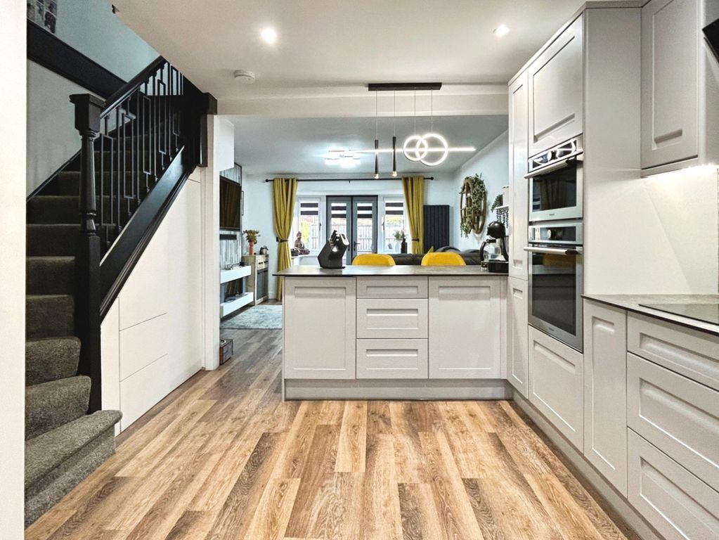 Property photo 2 of 30 Pbox-Img.Jpg