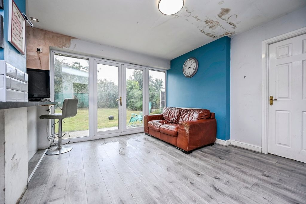 Property photo 3 of 15 Photo