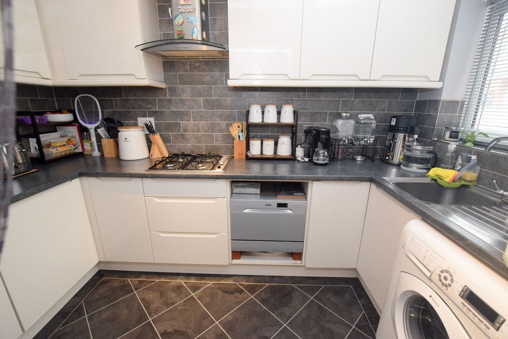 Property photo 2 of 16