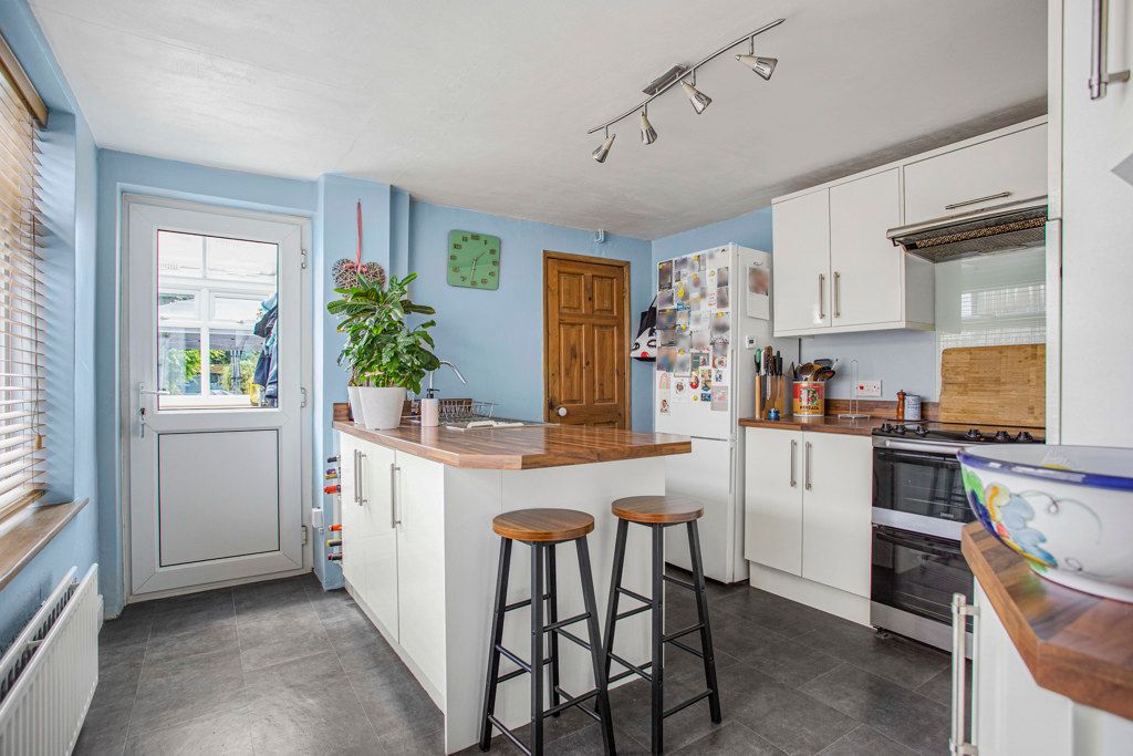Property photo 3 of 20 Kitchen