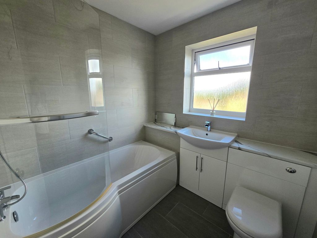 Property photo 3 of 25