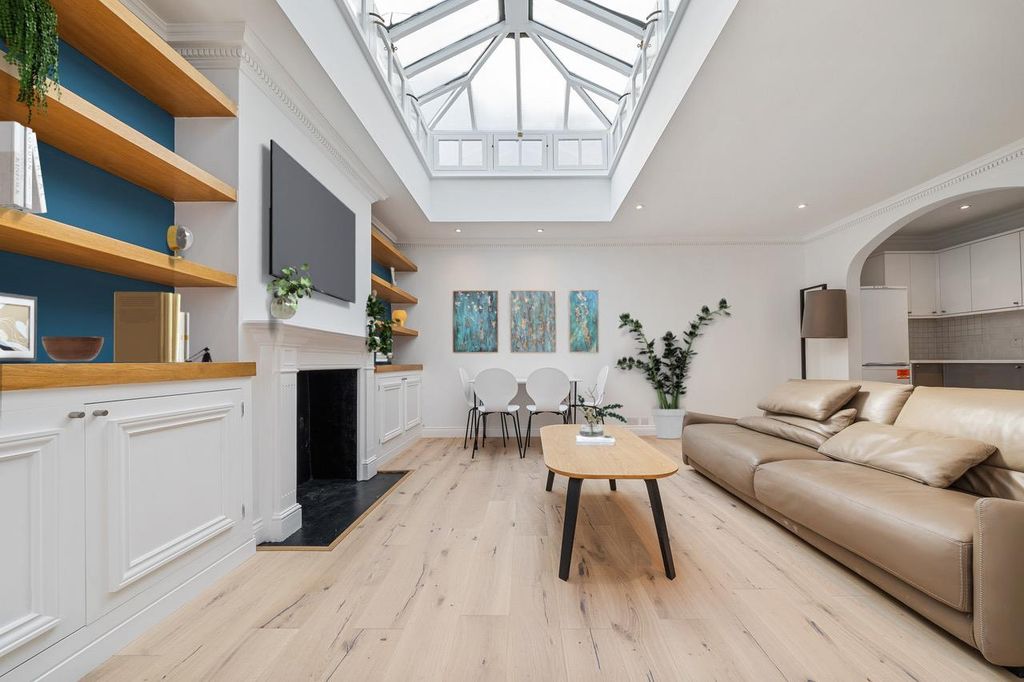 Property photo 2 of 10 Flat 2, 20 Cranley Gardens Sw7 3Da-6-Virtual Stagi