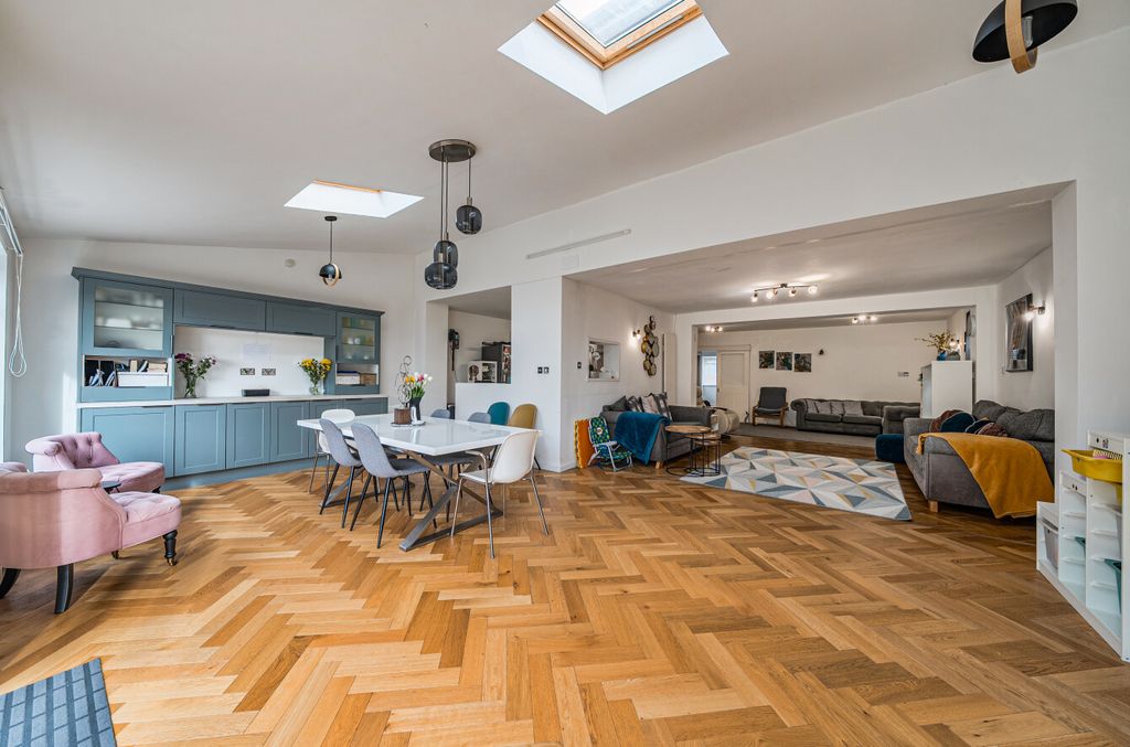 Property photo 2 of 20