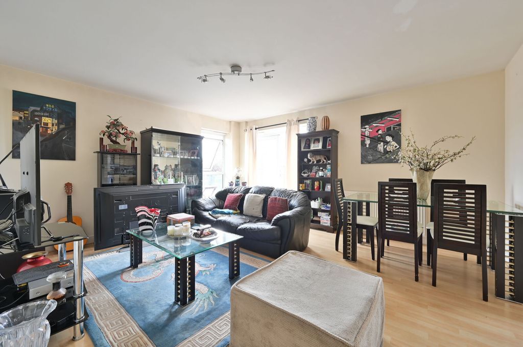 Property photo 2 of 11