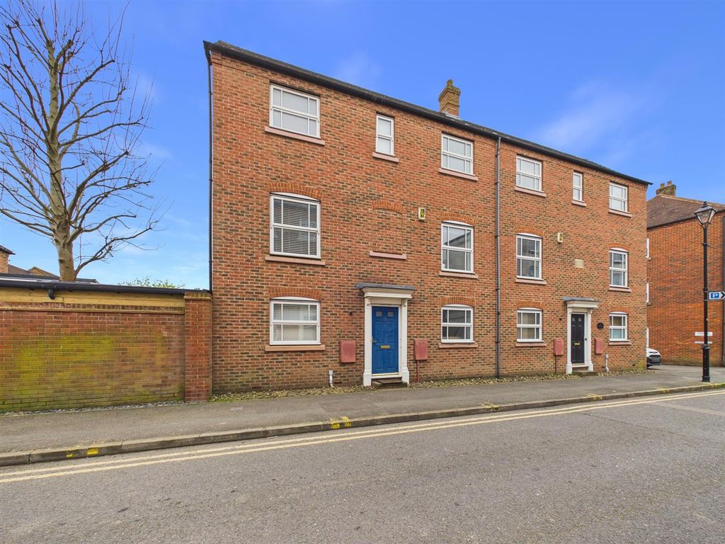 Property photo 1 of 17 Cam02435G0-Pr0175-Still023.Jpg