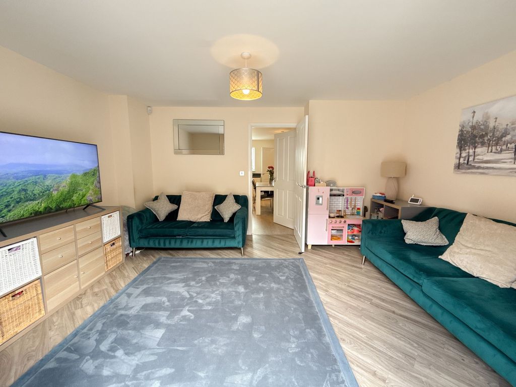 Property photo 2 of 11 Lounge