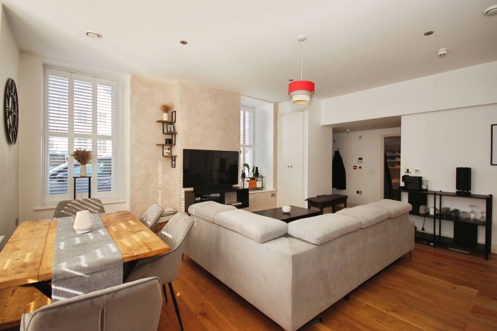 Property photo 3 of 15 Pbox-Img.Jpg