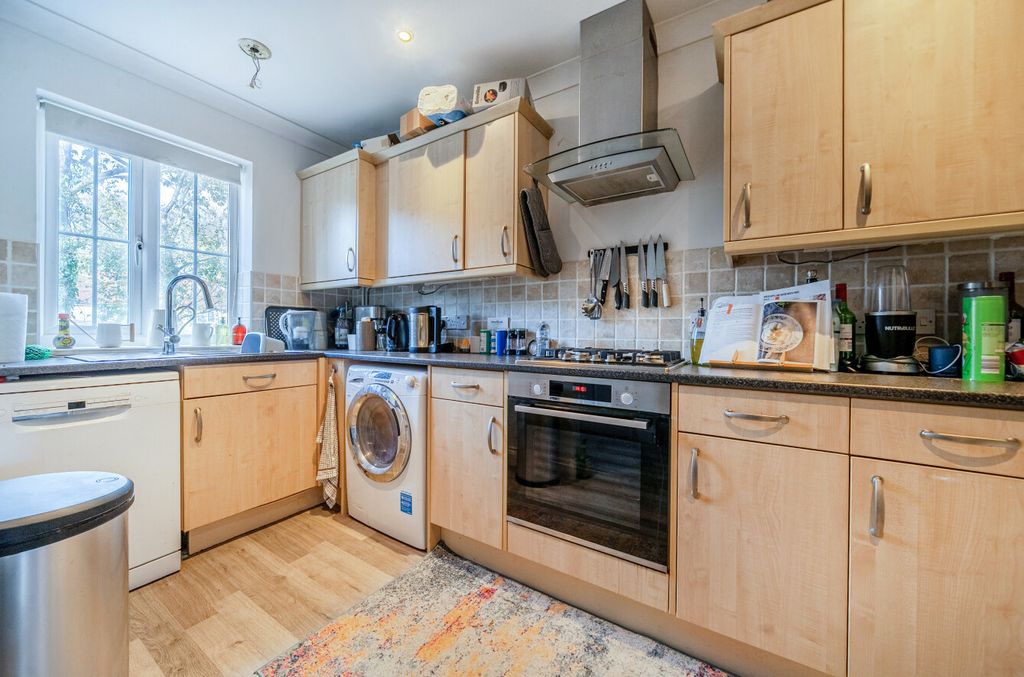 Property photo 2 of 10 1376884-8-6915F68...