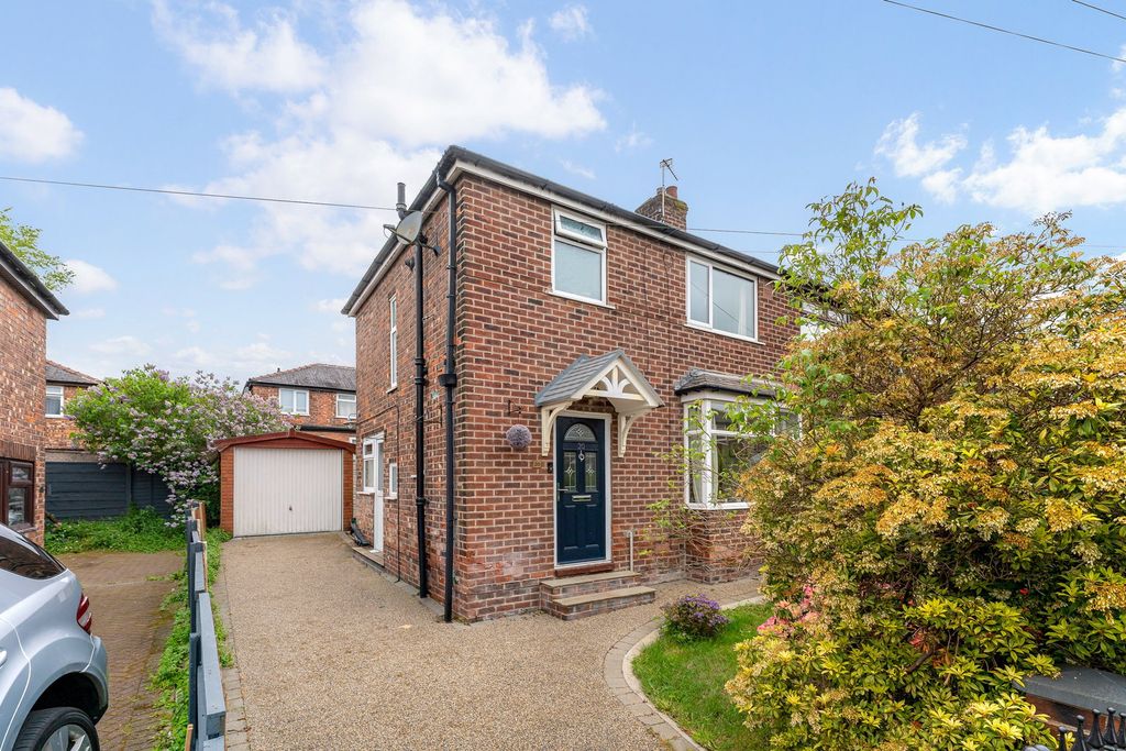 Property photo 2 of 31
