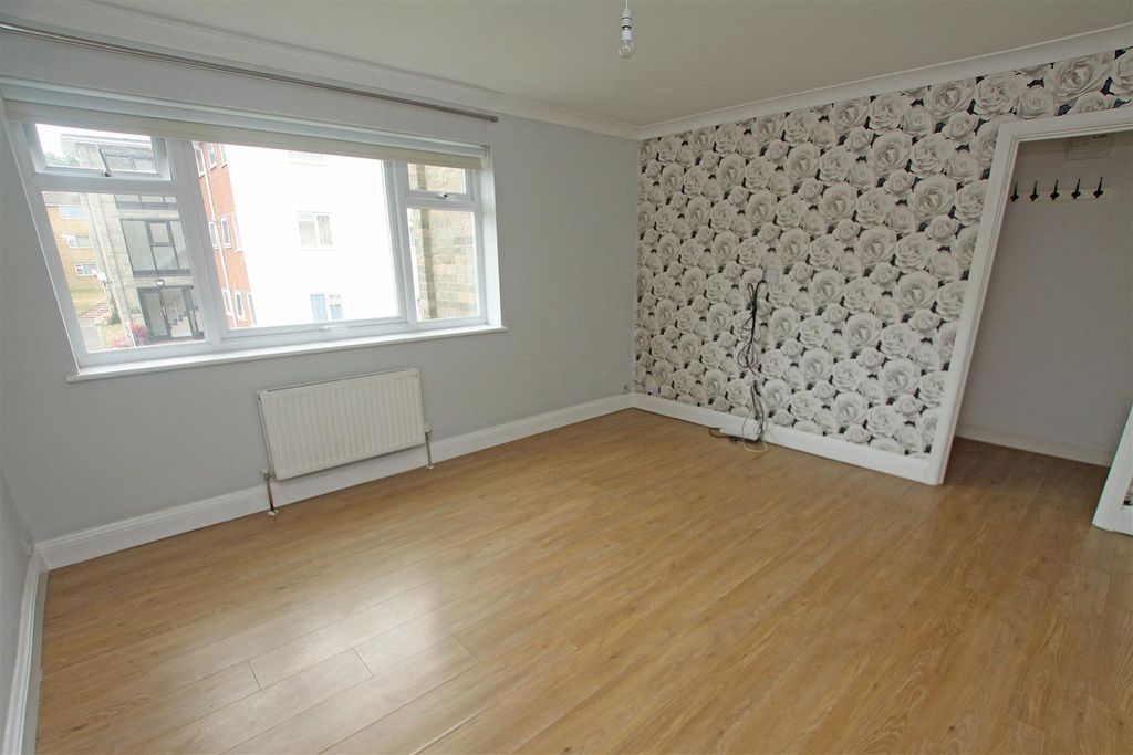 Property photo 2 of 9 Living Room A.Jpg