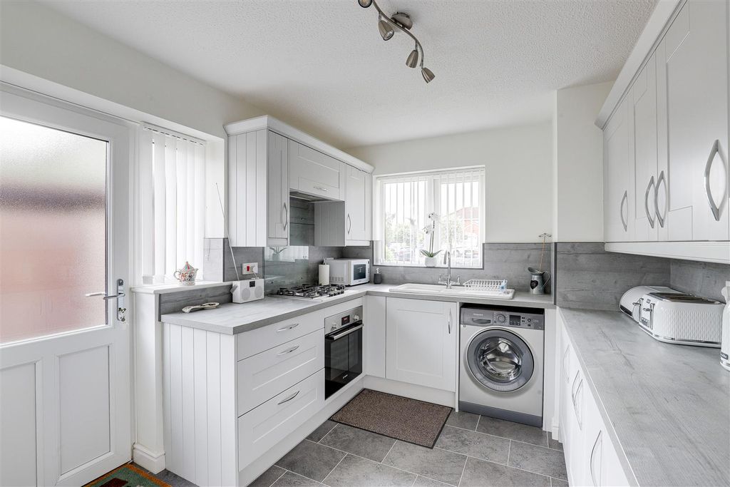 Property photo 3 of 22 6576.Jpg