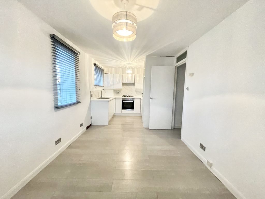 Property photo 2 of 8 Photo 7