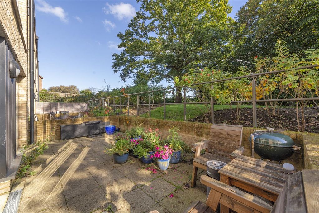 Property photo 1 of 12 8