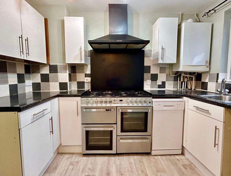 Property photo 3 of 10 Kitchen