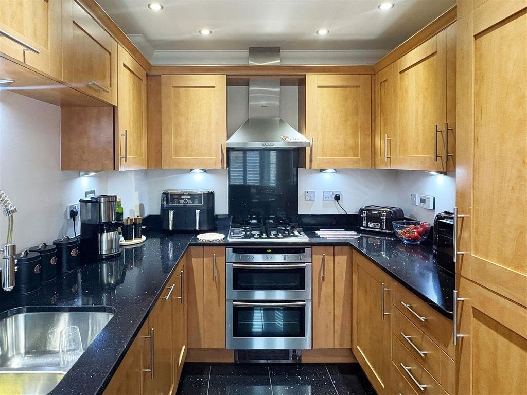 Property photo 3 of 21 Image00025.Jpg