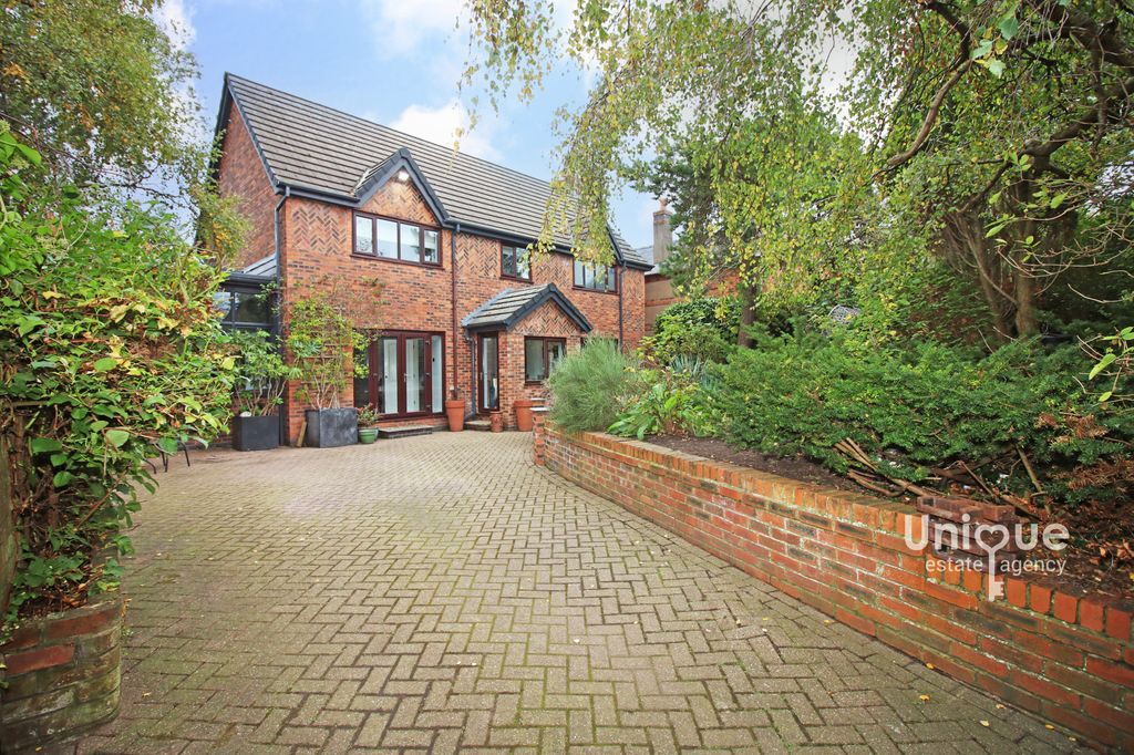 Property photo 1 of 31