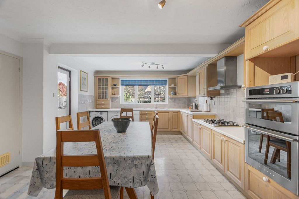 Property photo 2 of 24 Kitchen/Breakfast