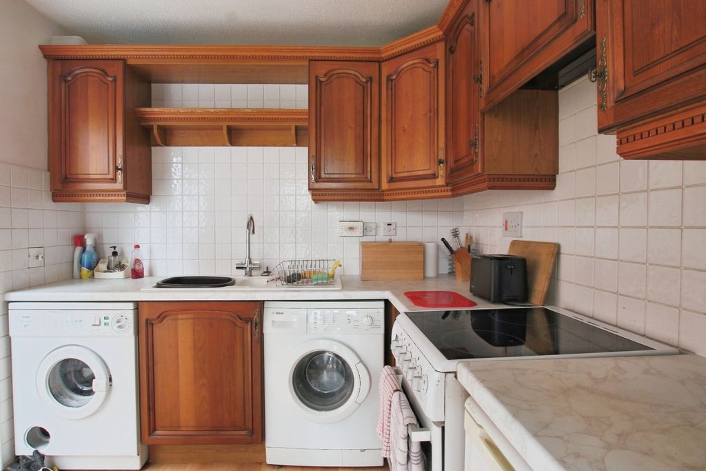 Property photo 3 of 8 4245136