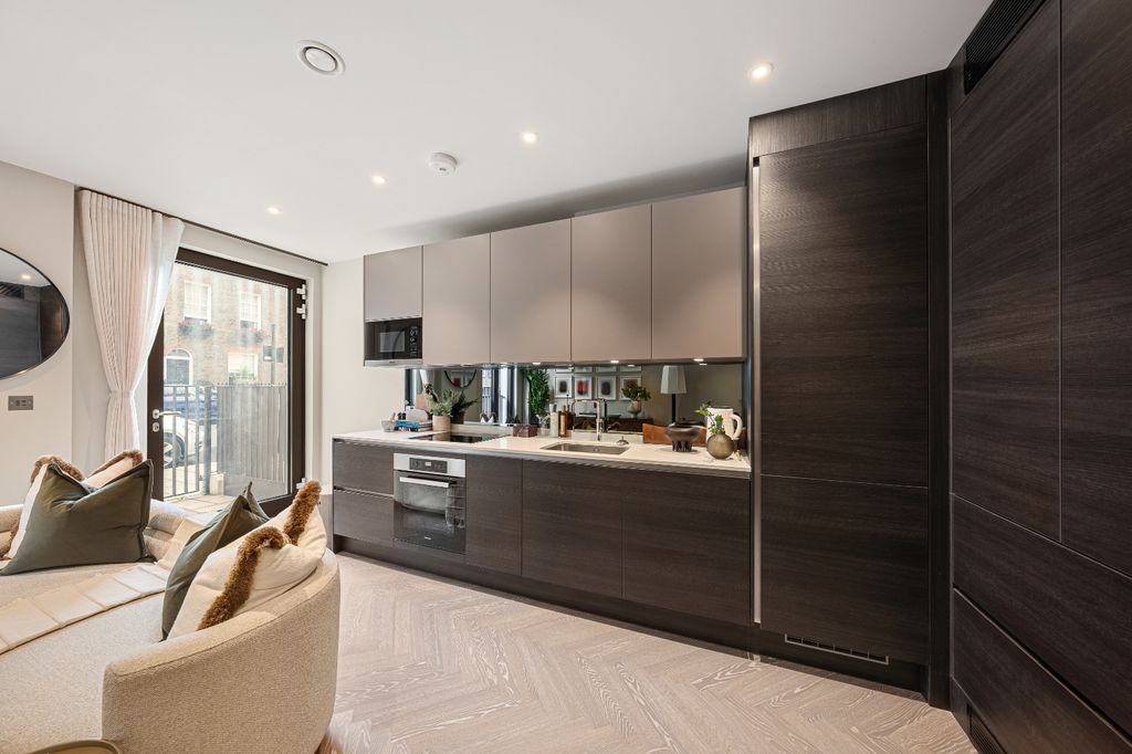 Property photo 2 of 19 Molyneux St-014.Jpg