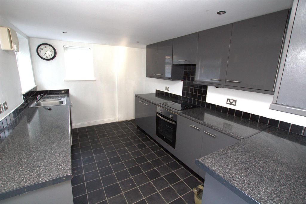 Property photo 3 of 10 Kitchen.Jpg