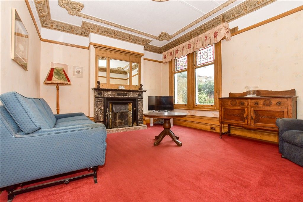 Property photo 2 of 22 Lounge