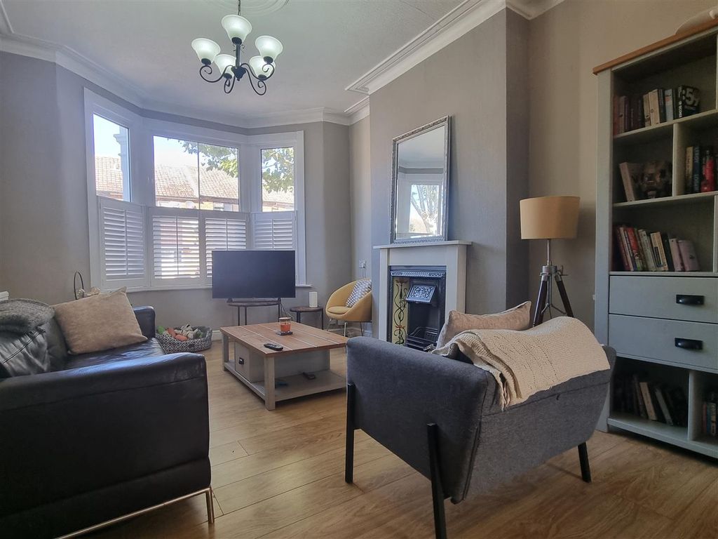 Property photo 2 of 13 Lounge.Jpg