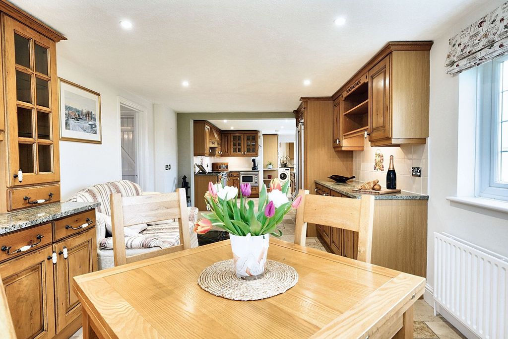 Property photo 2 of 32 Breakfast Kitchen