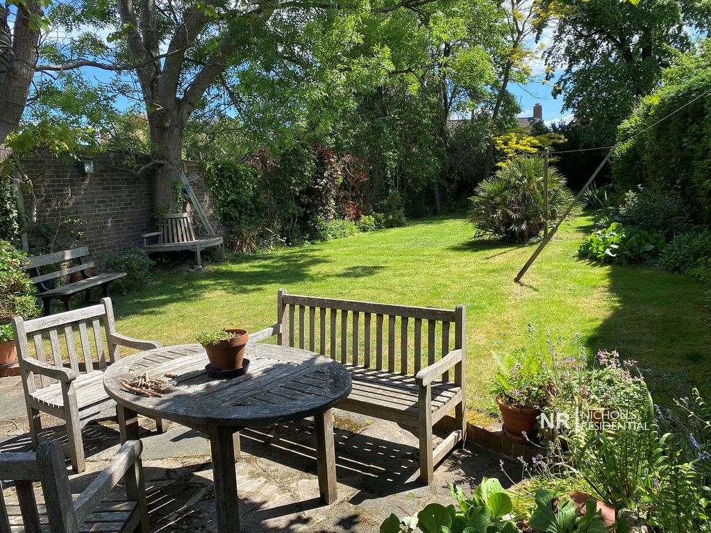 Property photo 2 of 22 Garden Extra Photo