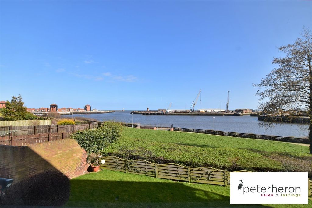 Property photo 3 of 10 Outside