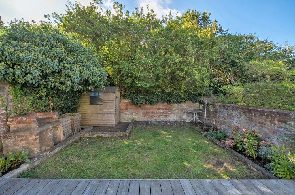 Property photo 2 of 18 Private Garden