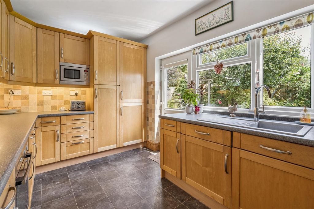 Property photo 2 of 29 Kitchen