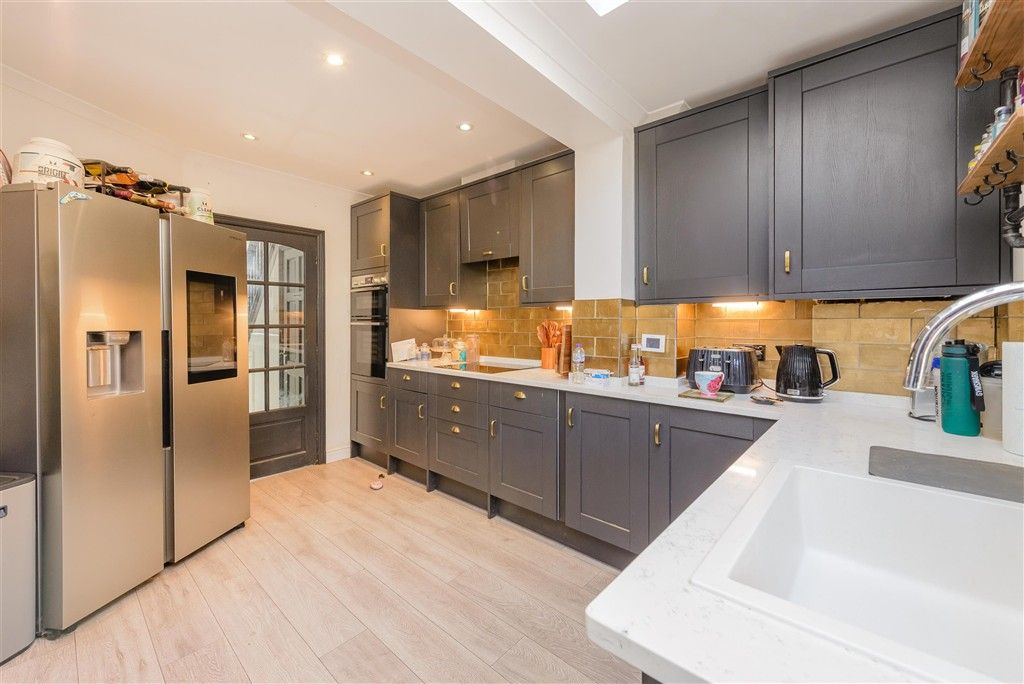 Property photo 2 of 12 Kitchen