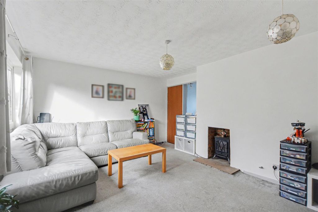 Property photo 2 of 29 Lounge_2.Jpeg