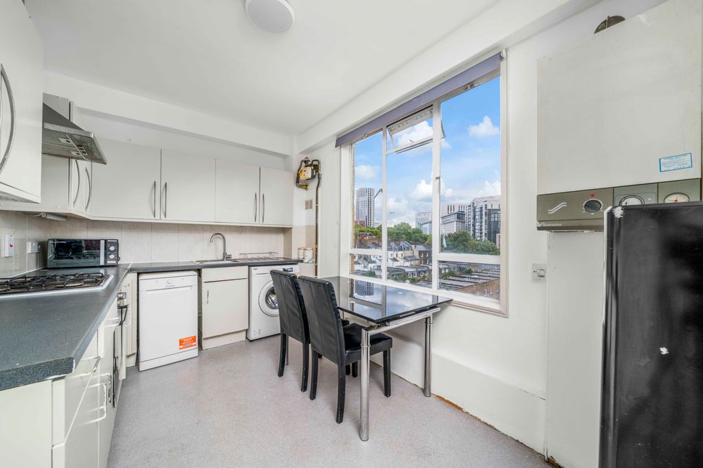 Property photo 3 of 18