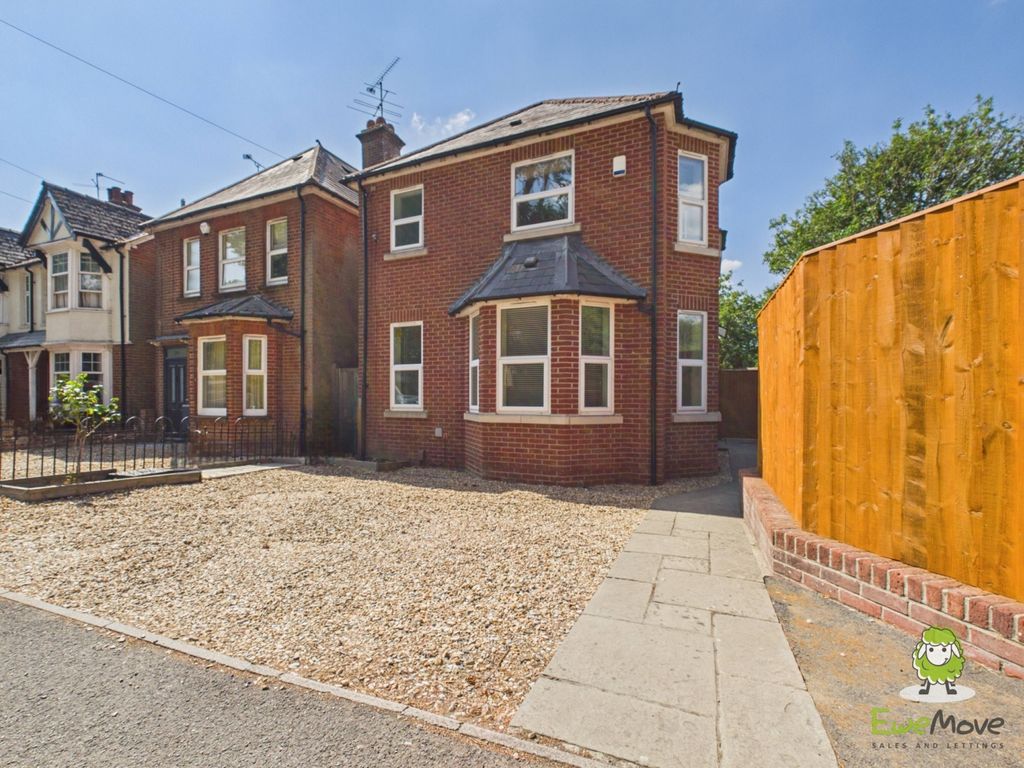 Property photo 1 of 24 Ewemove Estate Agents Basingstoke - Winchester Roa