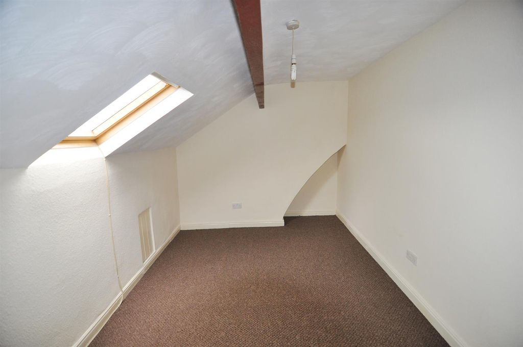 Property photo 3 of 7 Bedroom One