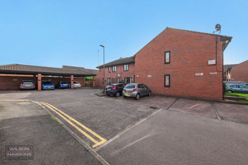 Property photo 1 of 15 2 Betjeman Close - Whenc3Asdqhlc6N6Jjlv.Jpg