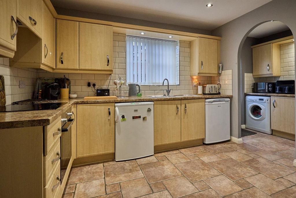 Property photo 2 of 16 Fitted Dining Kitchen To Rear