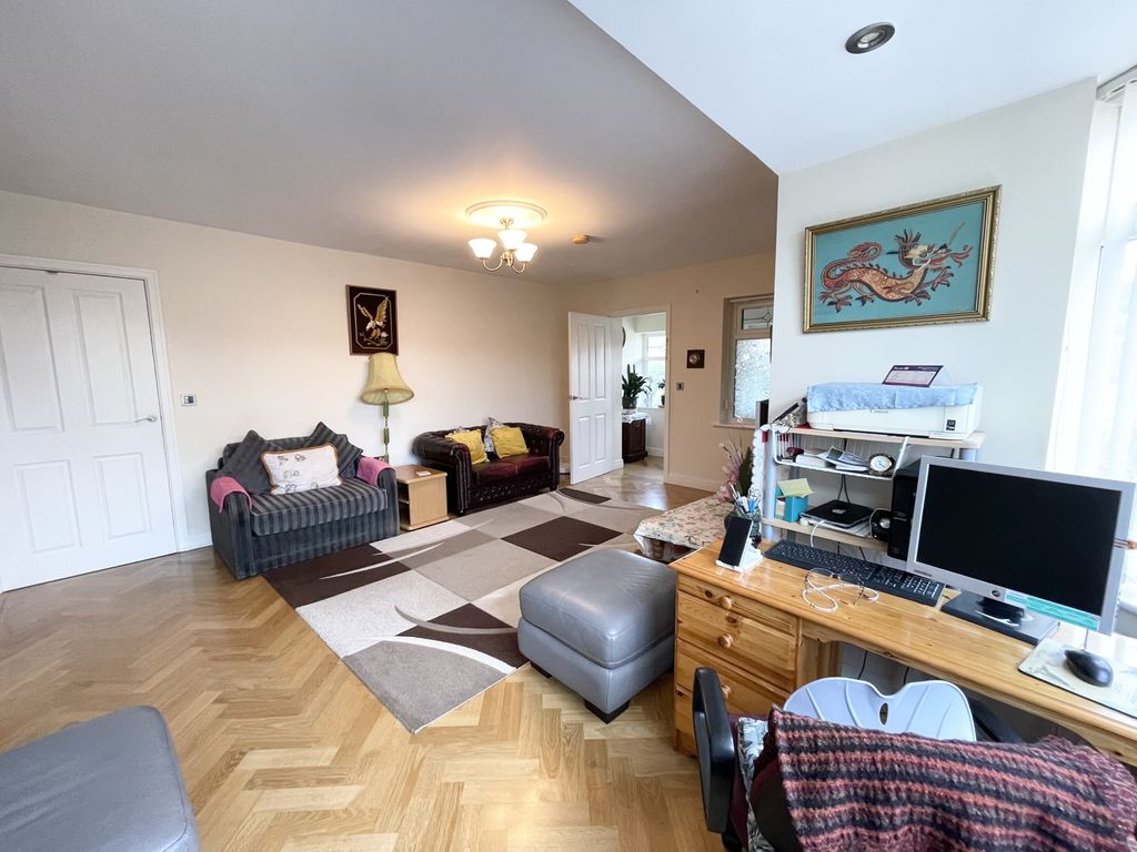 Property photo 3 of 27