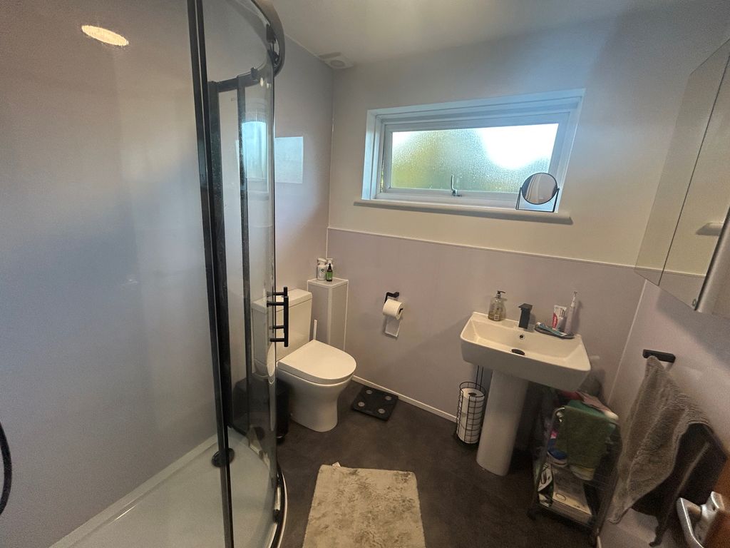 Property photo 3 of 11 Shower Room