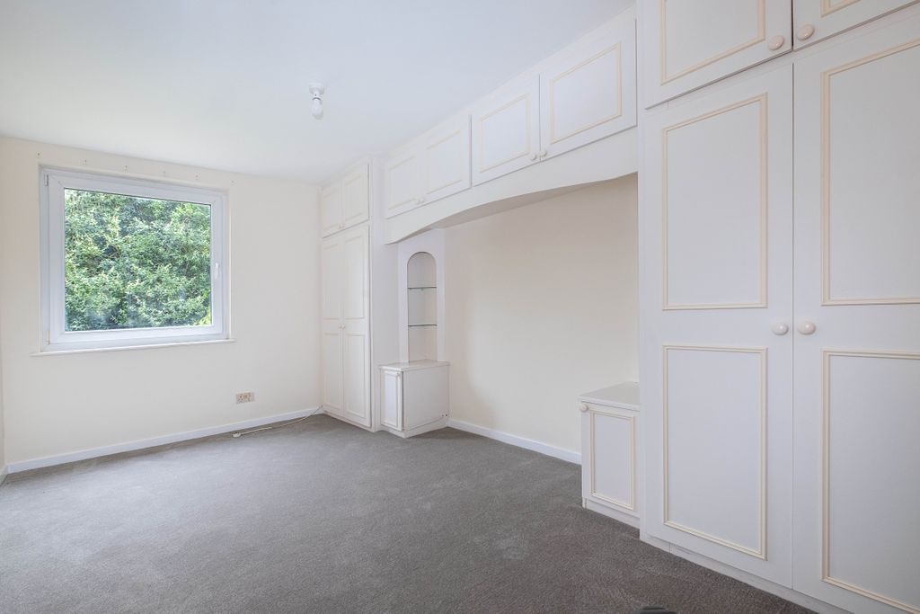 Property photo 2 of 8 1