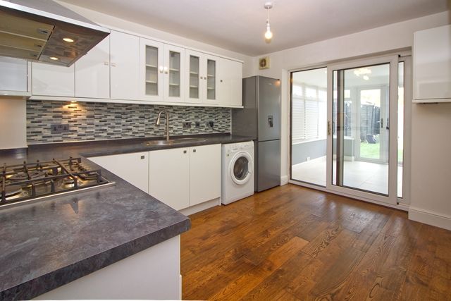 Property photo 2 of 10 Kitchen