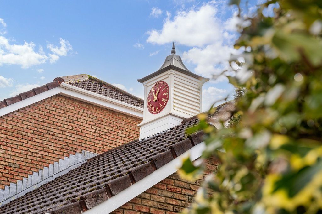 Property photo 3 of 33 Photograph 2