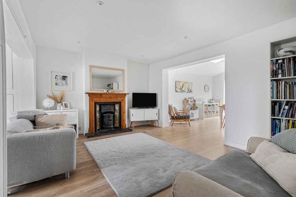 Property photo 2 of 21 476886