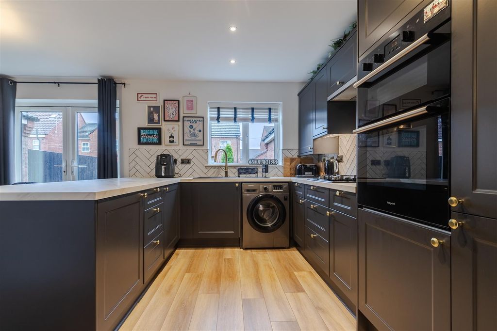 Property photo 2 of 18 Kitchen Diner