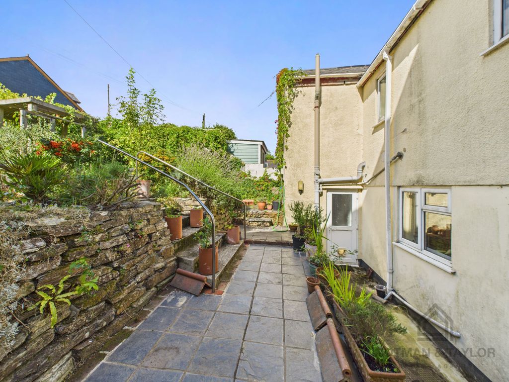 Property photo 2 of 21
