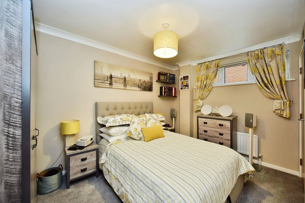 Property photo 1 of 17 Bedroom
