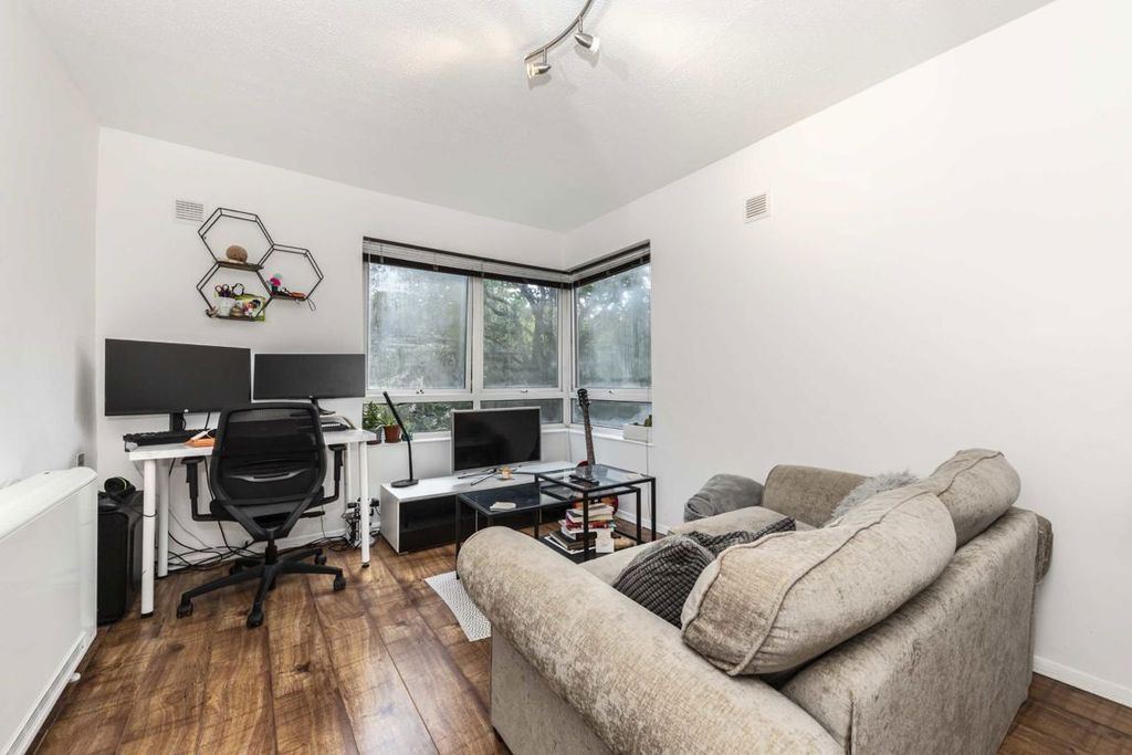 Property photo 2 of 5