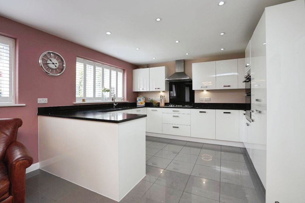 Property photo 2 of 31 Pbox-Img.Jpg